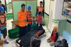 Balita Terseret Arus...
