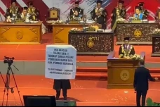 Wisudawan di Malang...
