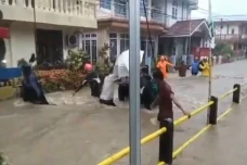 Banjir Bandang Terjang...