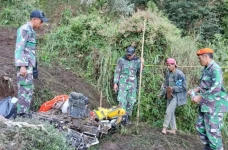Evakuasi 2 Bangkai Pesawat...
