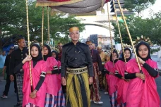 Kunjungi Kedatuan Luwu,...