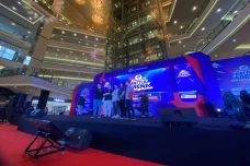 Ratusan Gamers Bertarung...