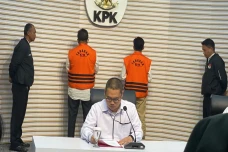 KPK Tahan Bupati Muna...