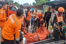 2 Hari Tenggelam di...
