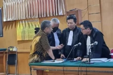 Jaksa KPK Tuntut Eks...