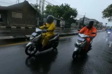 Bahaya Mengendarai Sepeda...