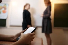 Tekan Kasus Cyberbullying...