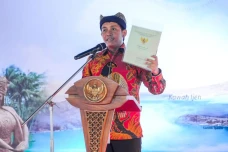 Bagikan 500 Sertifikat,...