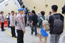 Polisi Fasilitasi Pemulangan...