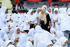 Atikoh Ganjar Doa Bersama...