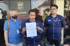 Ade Armando Dilaporkan...