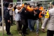 Baubau Gempar! Ibu Muda...