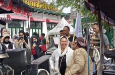 Jalan Pagi di Malioboro,...