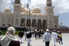 Doa Masuk Masjid dan...