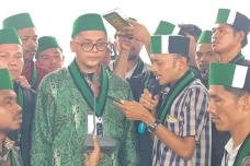 Bagas Kurniawan Pimpin...