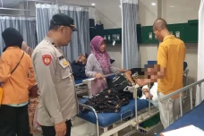 Pertahankan Ponsel,...
