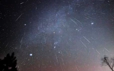 Hujan Meteor Terjadi...