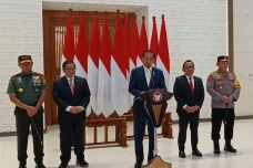 Jokowi Akan Bahas Polemik...