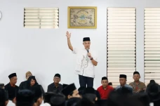 Ganjar Komitmen Kuatkan...