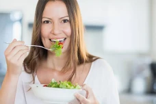 7 Fakta Orang yang Makan...