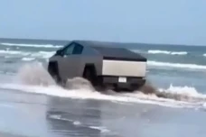 Elon Musk Sebut Tesla...
