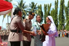 Momen Haru Anak Panti...