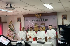 Keuskupan Agung Minta...