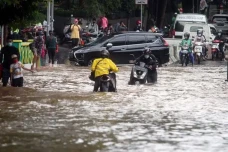 Mobil Terendam Air,...