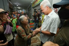 Ganjar Ditawari Jamu...