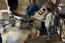 Ngeri, Pekerja Kelapa...