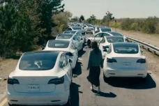 Tesla Model 3 Dipakai...
