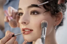7 Make Up Ini Bikin...