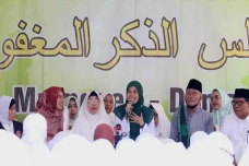 Sapa Emak-Emak, Siti...