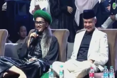 Ganjar Hadiri Sholawat...