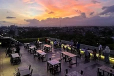 5 Tempat Berlatar Pemandangan...