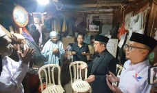 Pemilik Warung Nasi...