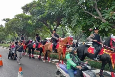 Polisi Berkuda Dikerahkan...