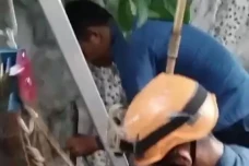Petugas Pemadam Kebakaran...