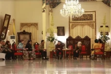 Wapres Maruf Amin Hadiri...