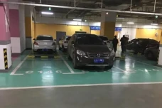 Wanita Ini Ngamuk Gegara...