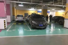 Tarif Parkir di Mal...