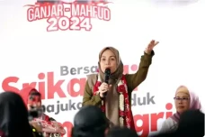 Siti Atikoh: Pendidikan...