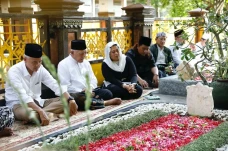Didampingi Yenny Wahid,...