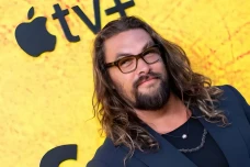 Jason Momoa Tinggal...