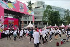 Intip Keseruan Emak-Emak...