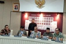 KPU Tolak Putusan PTUN,...