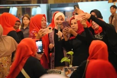 Warga Manado Puji Kecantikan...