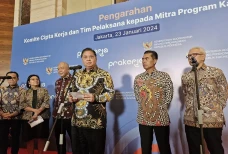 Airlangga Pede Kartu...