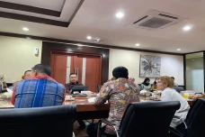 Kepala BKKBN Berikan...