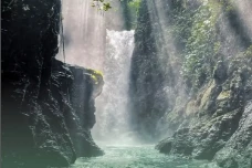 10 Curug di Bogor yang...